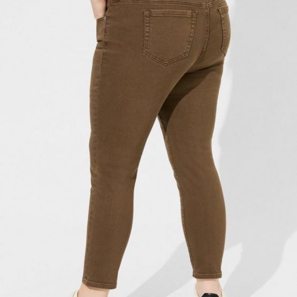 Torrid size 20 short brown mid rise jean NWT